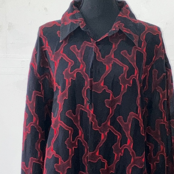 Versace Men's Black and Red Casual Shirt - Picture 8 of 11